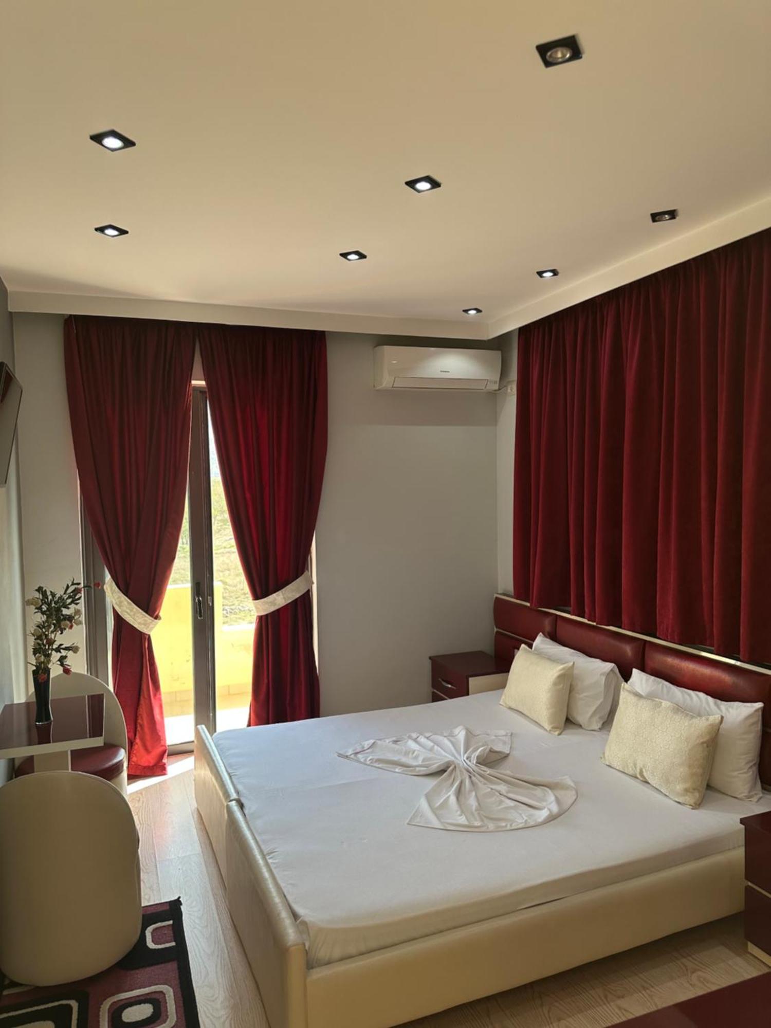 Hotel Selfo Dervician Экстерьер фото