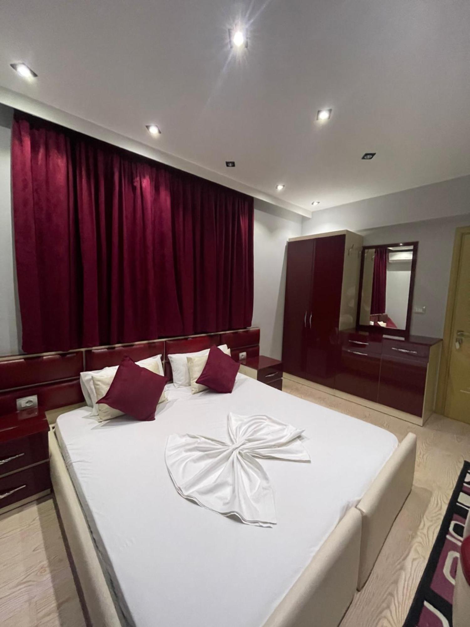 Hotel Selfo Dervician Экстерьер фото