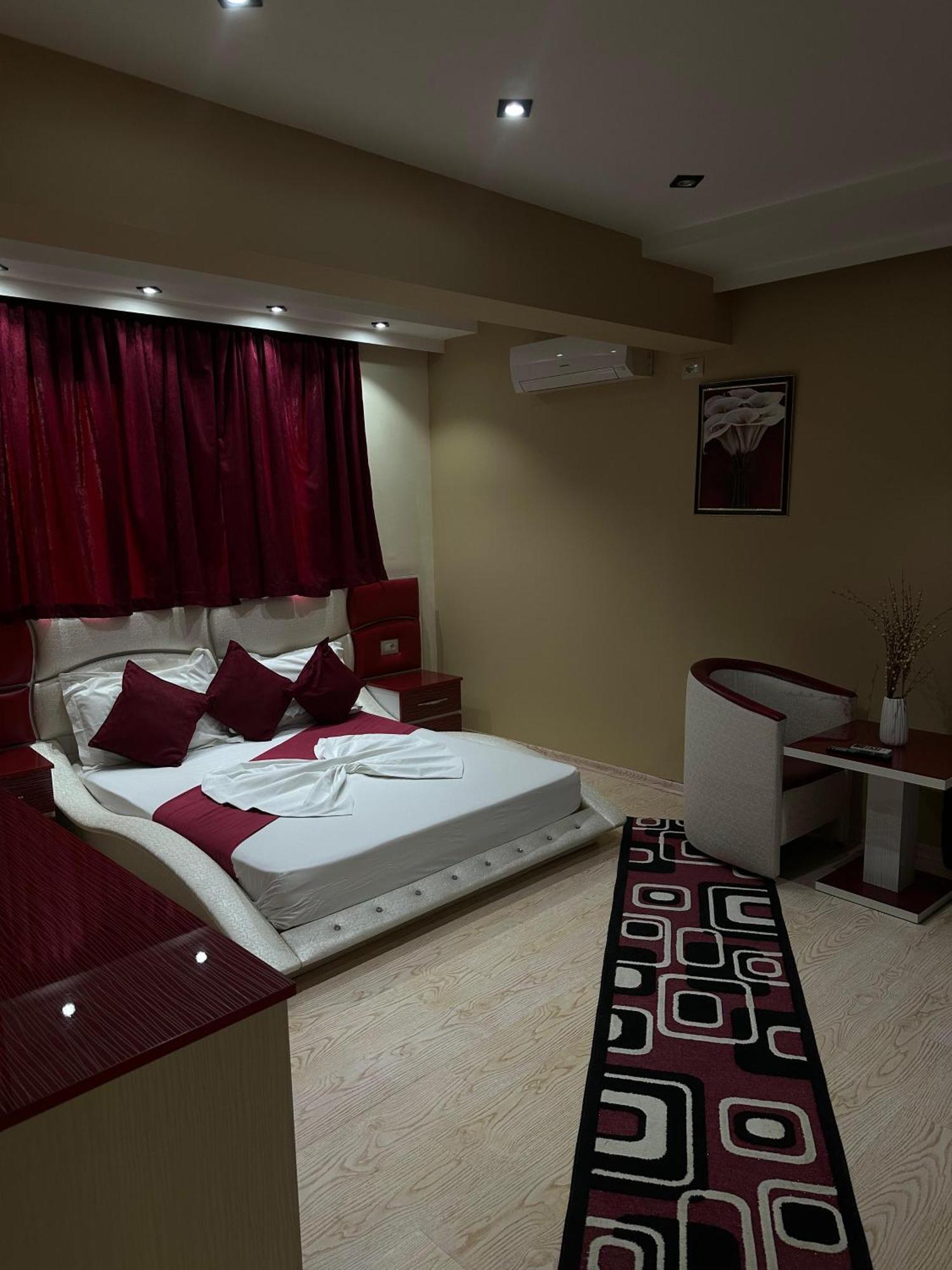 Hotel Selfo Dervician Экстерьер фото